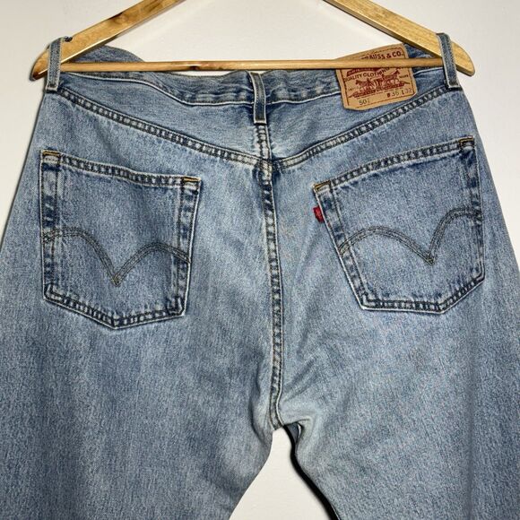 LEVIS 501 Classic Button Fly Denim Blue Jeans Men Size 36 X 32 Fit 35 X 32 - Picture 3 of 12